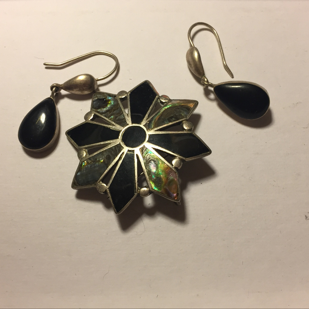 earring and pendant/necklace set